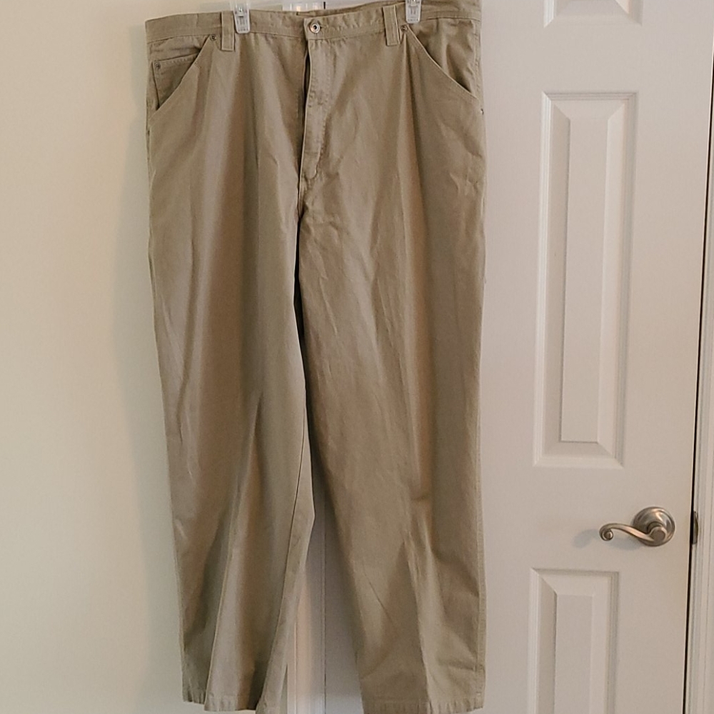 Men's Wrangler cargo khakis